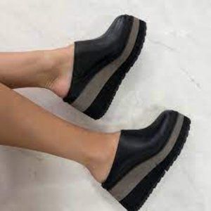 Naked Feet Coach, black